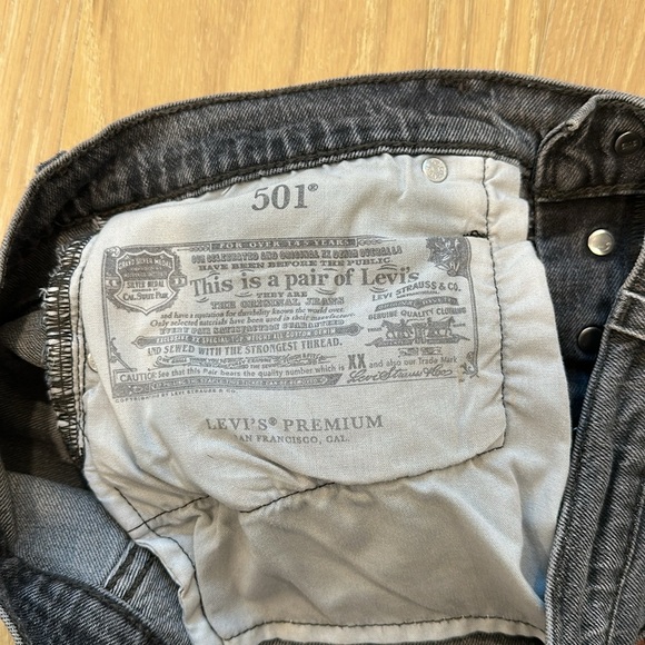 Levi’s 501 Original Black Shorts Women’s Cutoff High Rise Denim Jeans Size 29 - Picture 11 of 12